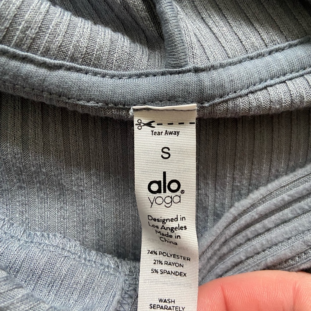Alo yoga cropped hoodie size Sm. Like new.